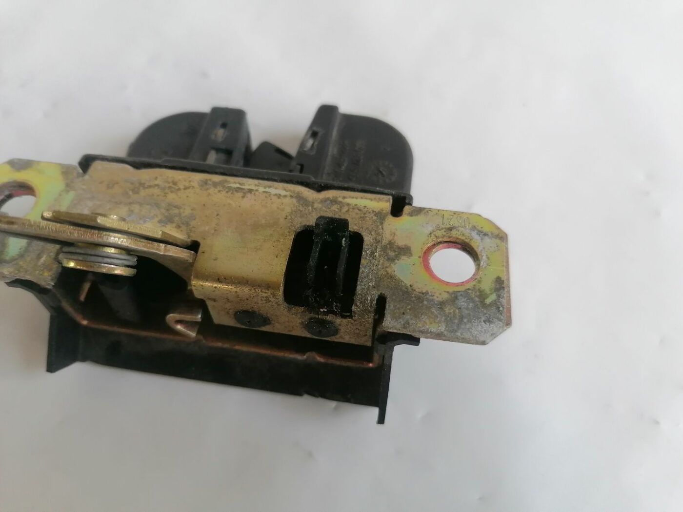 Bagāžnieka vāka slēdzene priekš VW NEW BEETLE 2001 5 Bagāžnieka vāka slēdzene priekš VW NEW BEETLE 2001