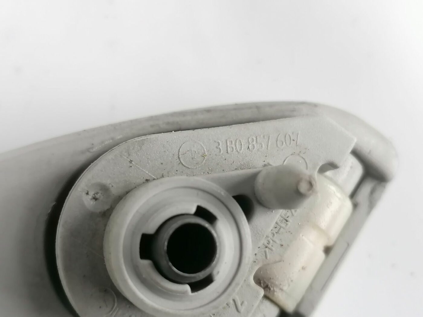 Salona rokturis griestos priekš VW NEW BEETLE 2001 3 Salona rokturis griestos priekš VW NEW BEETLE 2001