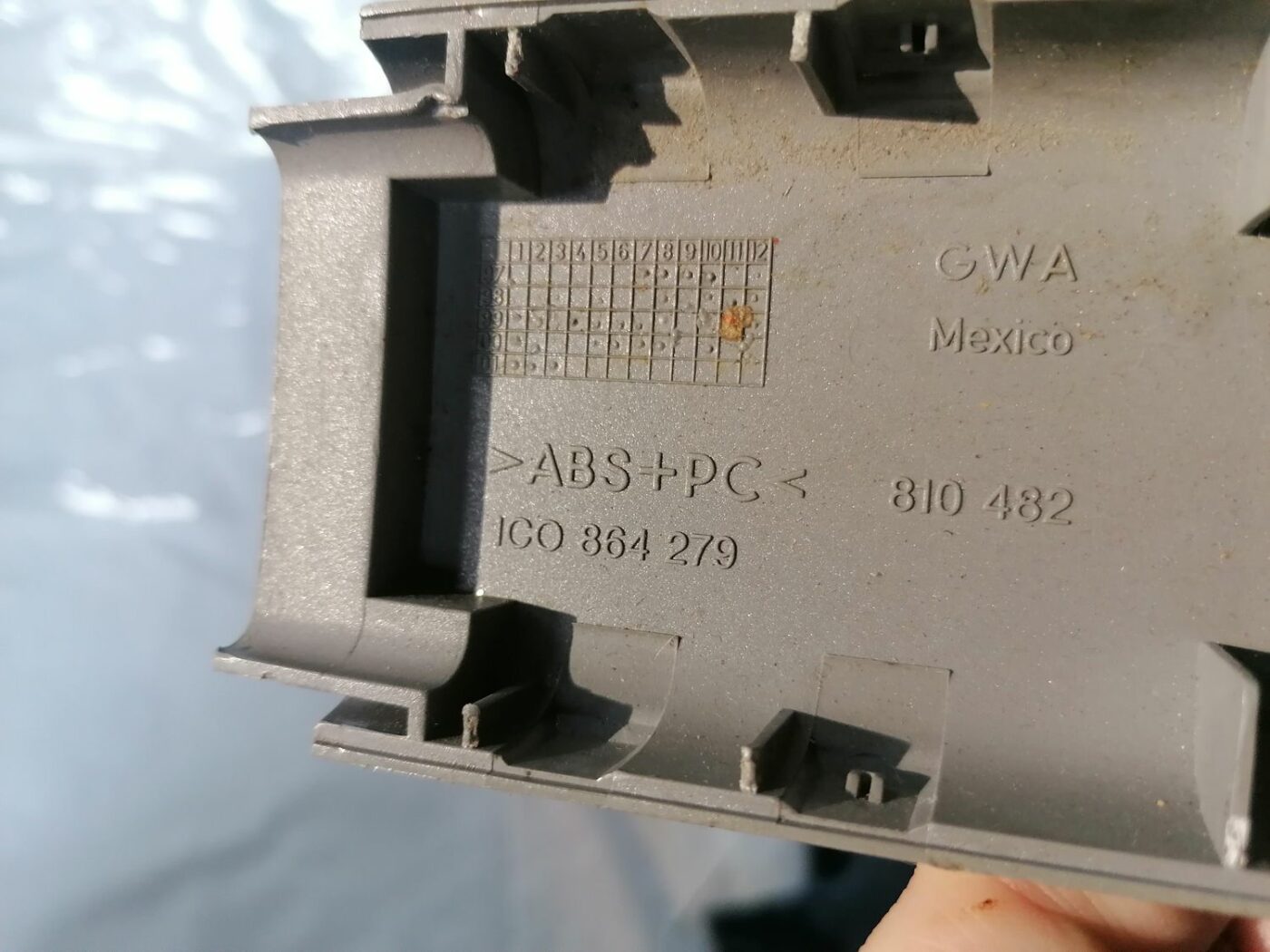 Roku balstu kronšteina apdare priekš VW NEW BEETLE 2001 3 Roku balstu kronšteina apdare priekš VW NEW BEETLE 2001