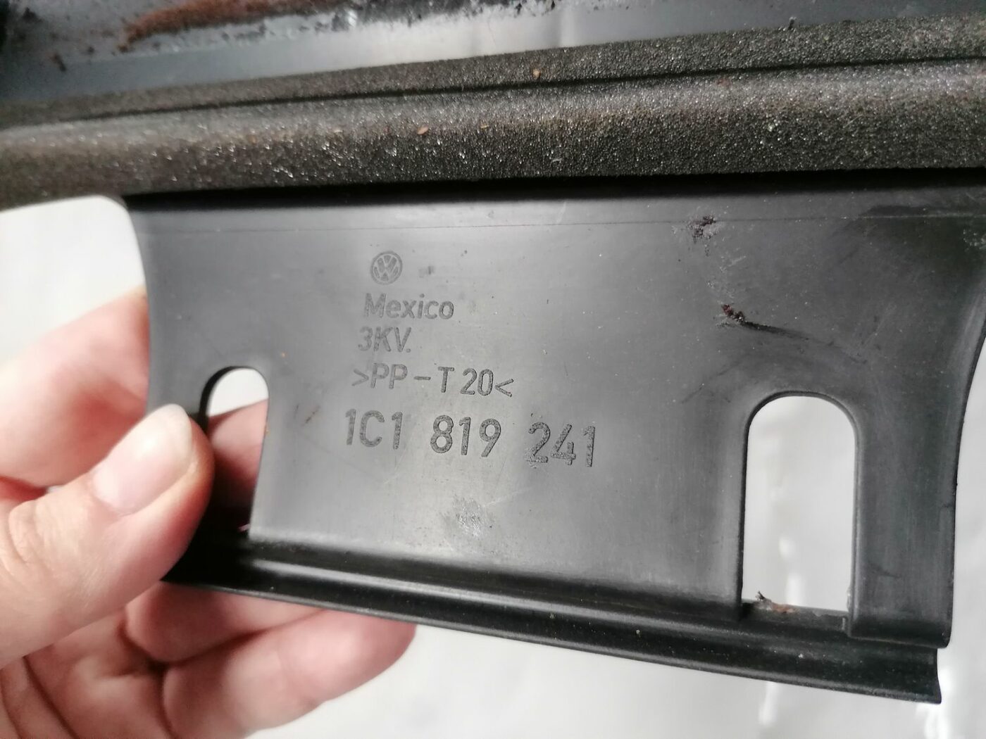 Salona gaisa filtra korpuss priekš VW NEW BEETLE 2001 3 Salona gaisa filtra korpuss priekš VW NEW BEETLE 2001