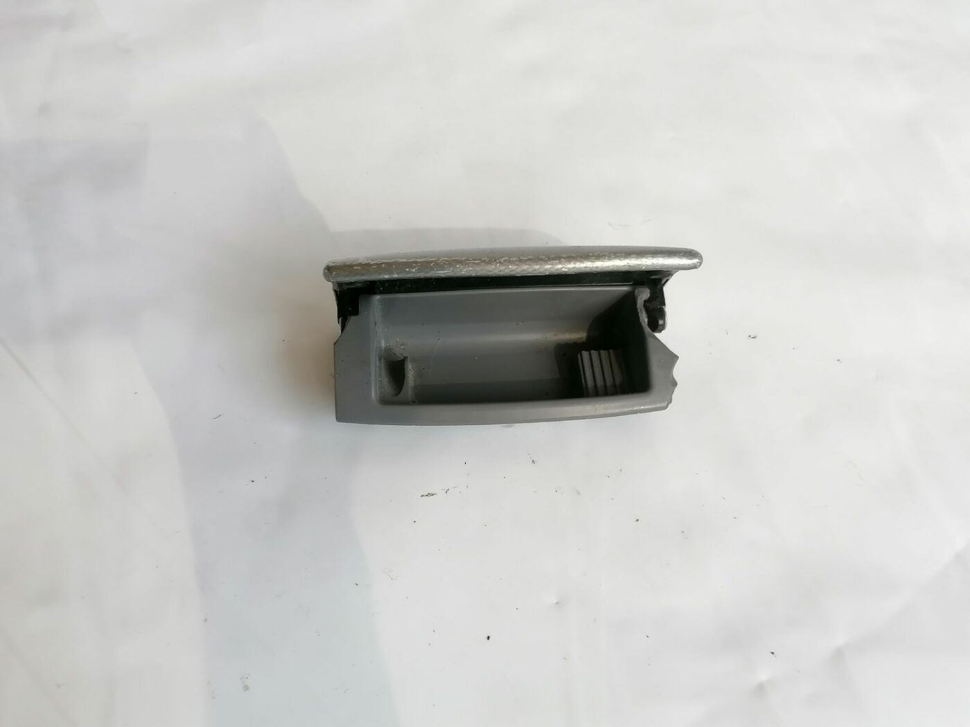 Pelnu trauks priekš AUDI A4 2001 SEDAN 2 Pelnu trauks priekš AUDI A4 2001 SEDAN