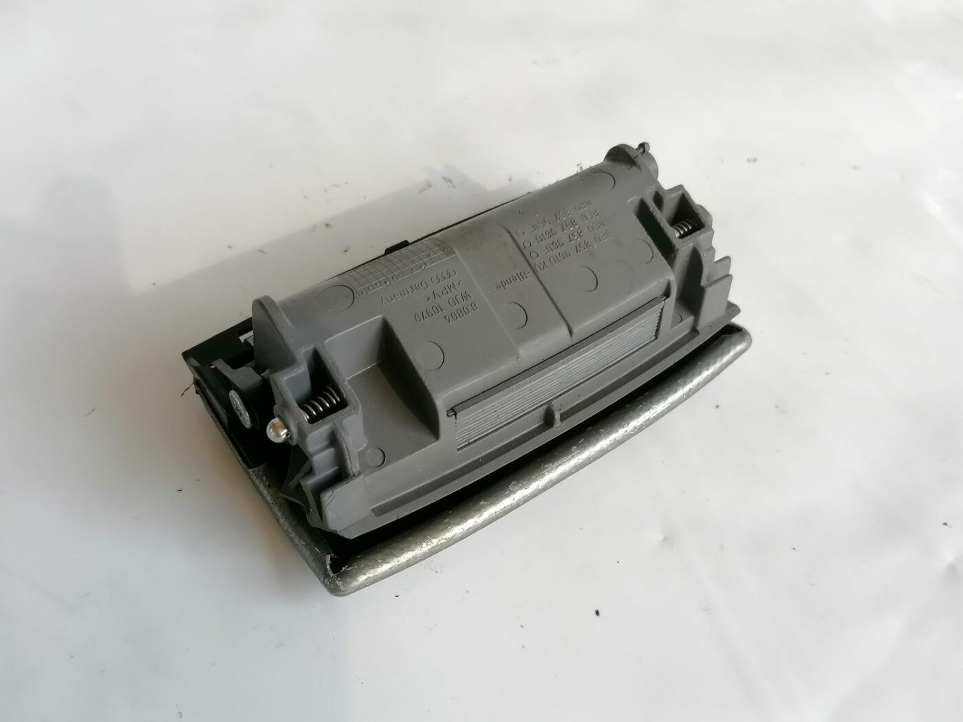 Pelnu trauks priekš AUDI A4 2001 SEDAN 5 Pelnu trauks priekš AUDI A4 2001 SEDAN