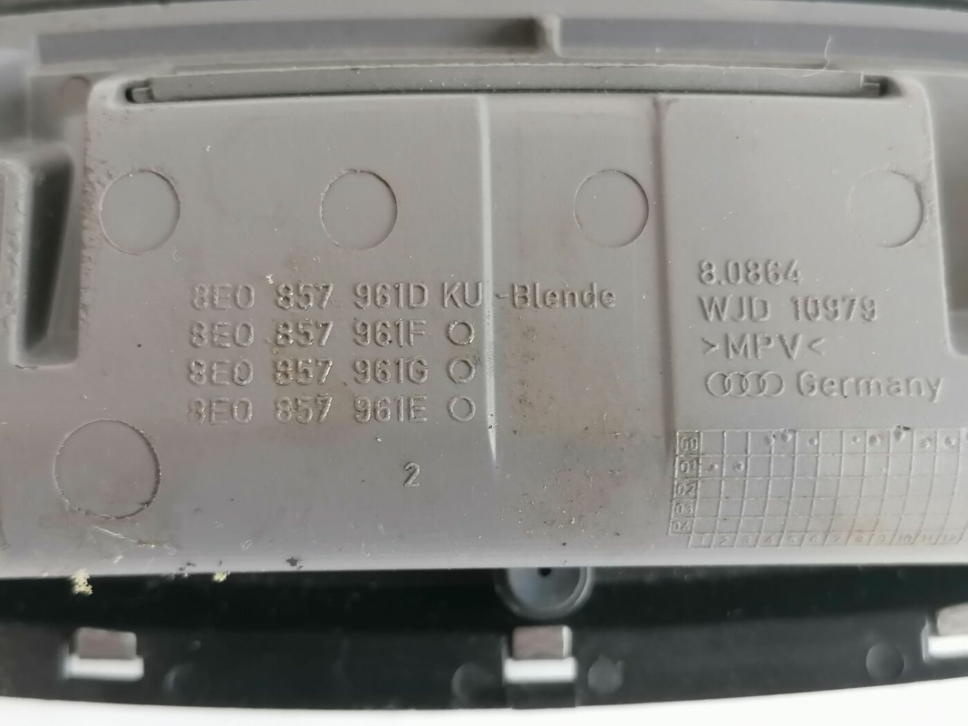 Pelnu trauks priekš AUDI A4 2001 SEDAN 4 Pelnu trauks priekš AUDI A4 2001 SEDAN