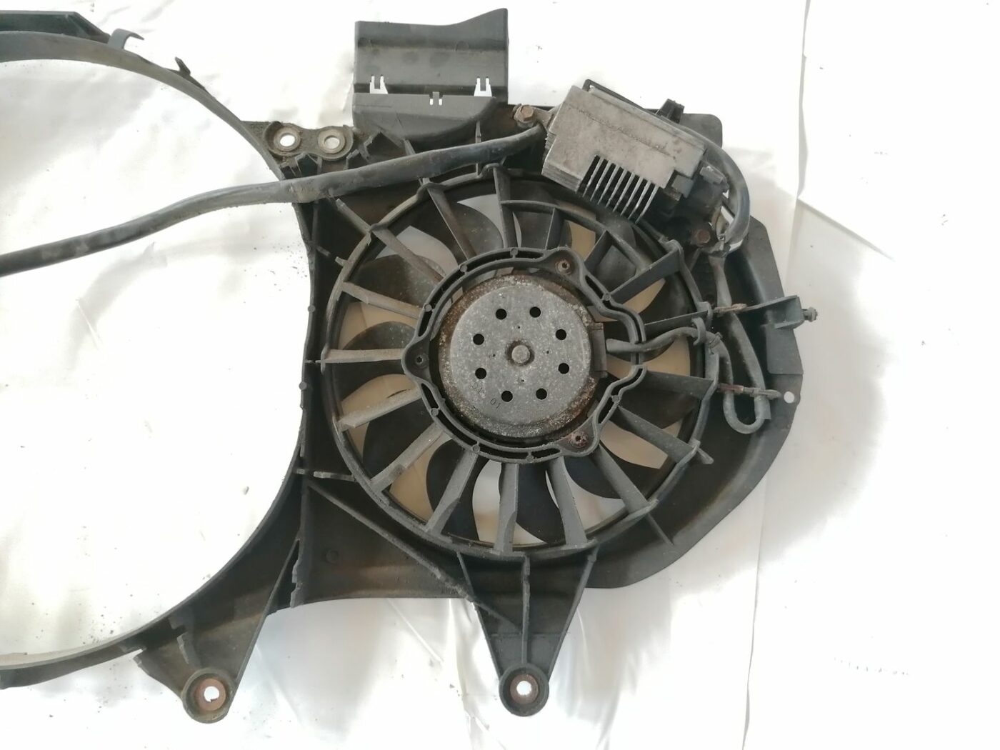 Dzesēšanas radiatora ventilators priekš AUDI A4 2001 SEDAN 9 Dzesēšanas radiatora ventilators priekš AUDI A4 2001 SEDAN