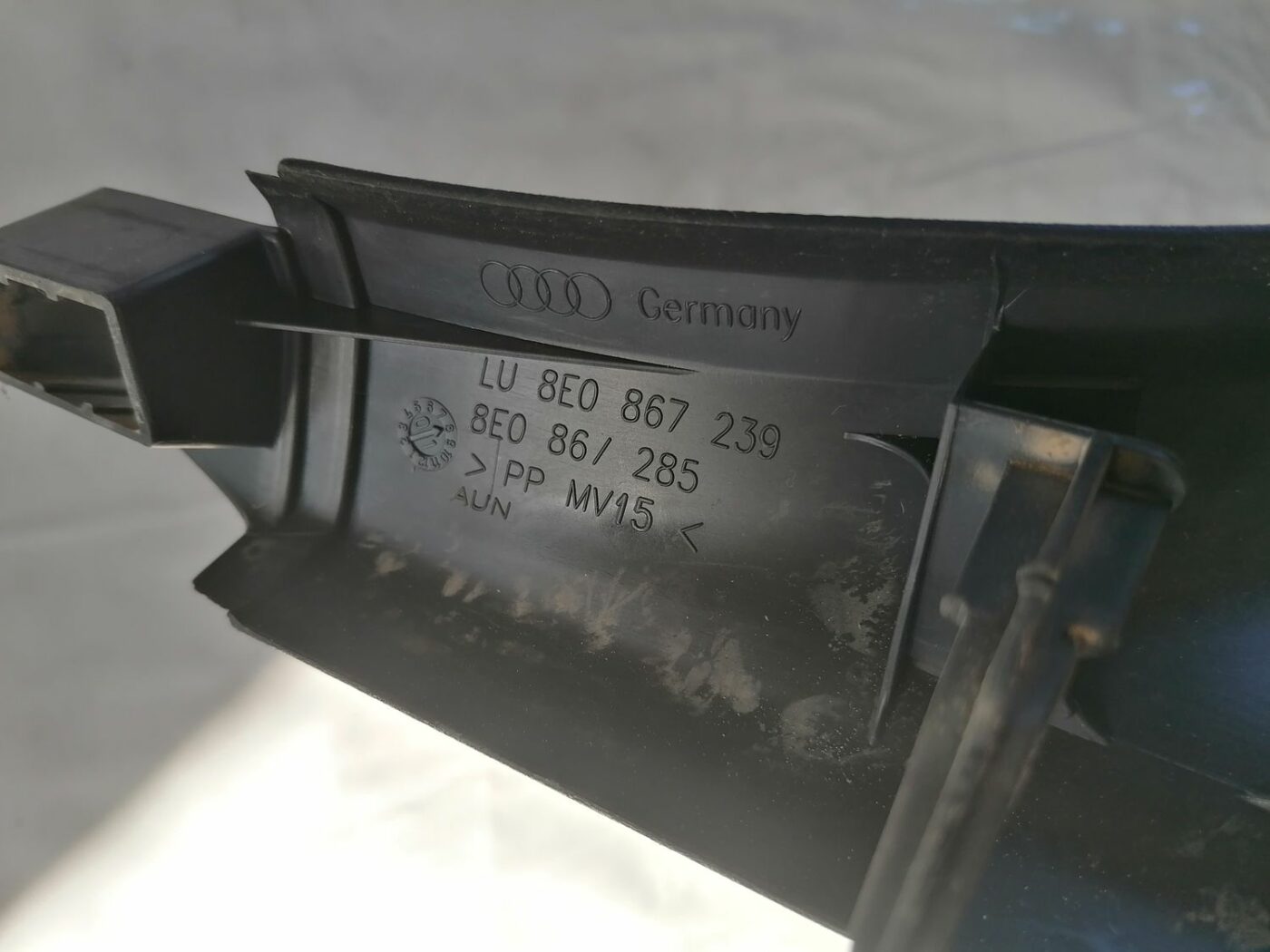 Vidējas salona statnes apdare priekš AUDI A4 2001 SEDAN