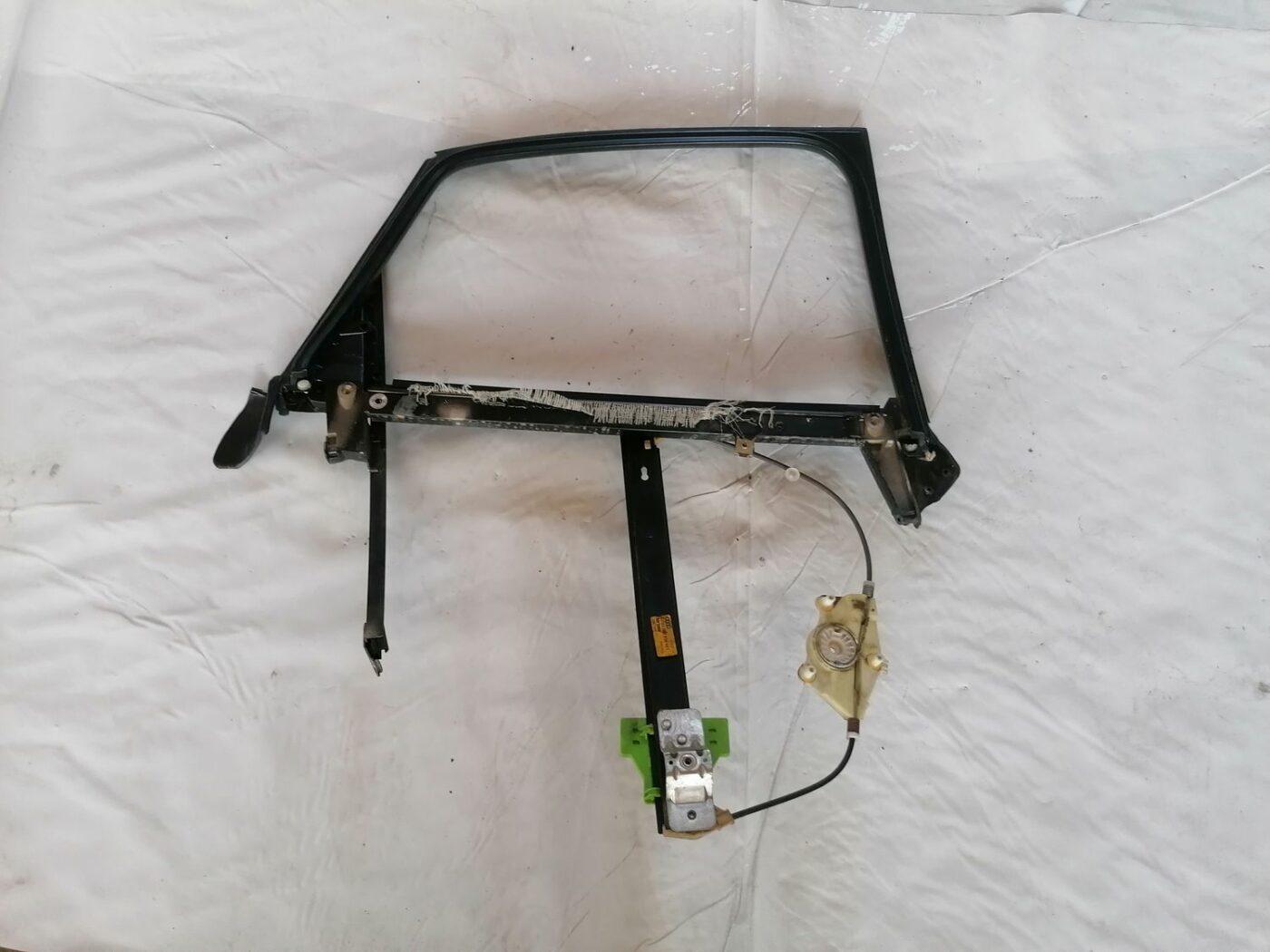 Durvju rāmis priekš AUDI A4 2001 SEDAN 2 Durvju rāmis priekš AUDI A4 2001 SEDAN