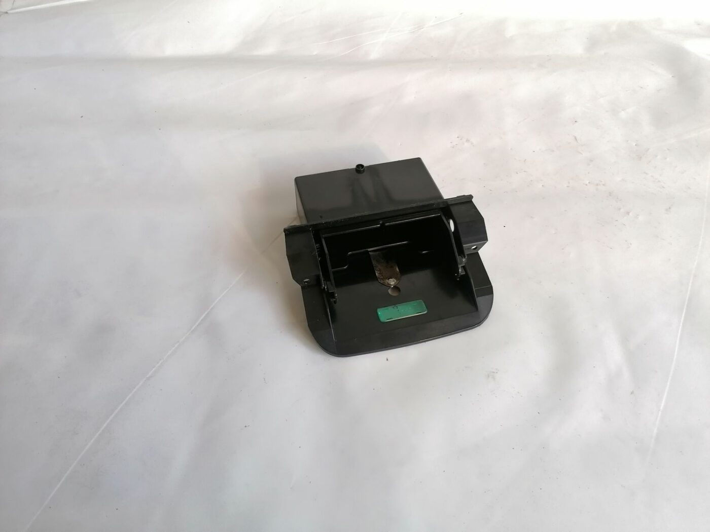 Pelnu trauks priekš VOLVO V70 2000 1 Pelnu trauks priekš VOLVO V70 2000