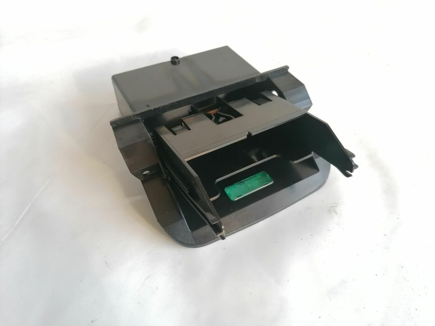 Pelnu trauks priekš VOLVO V70 2000 5 Pelnu trauks priekš VOLVO V70 2000