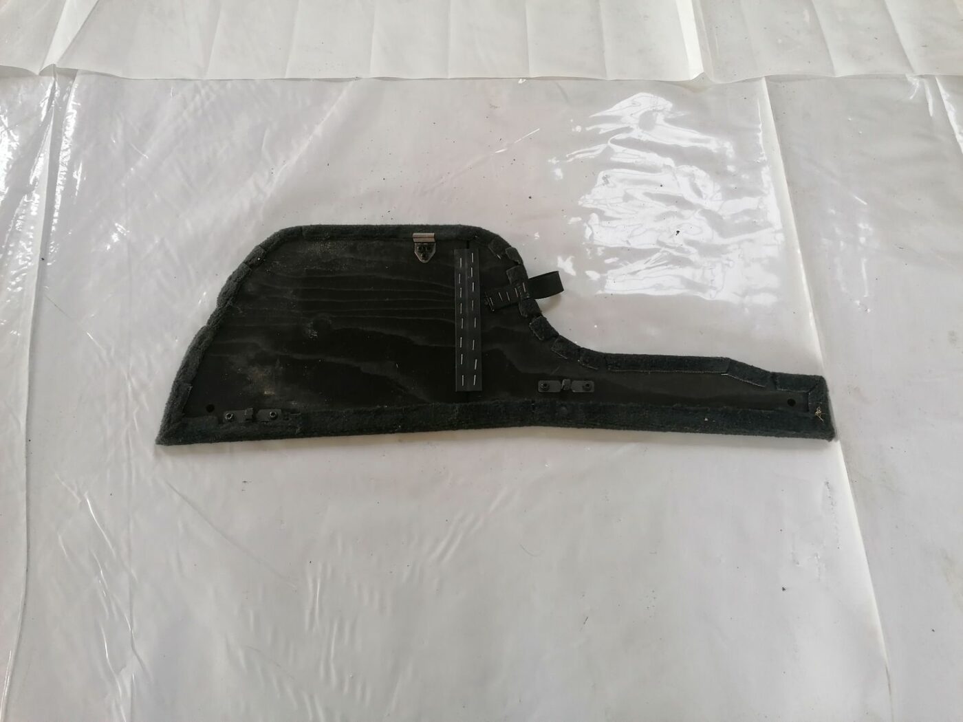 Bagāžnieka grīdas daļa priekš VOLVO V70 2000 2 Bagāžnieka grīdas daļa priekš VOLVO V70 2000