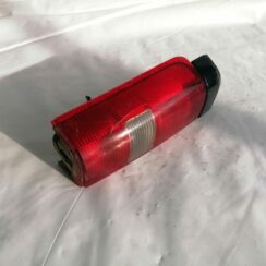 Aizmugurējais labais lukturis priekš VOLVO V70 2000