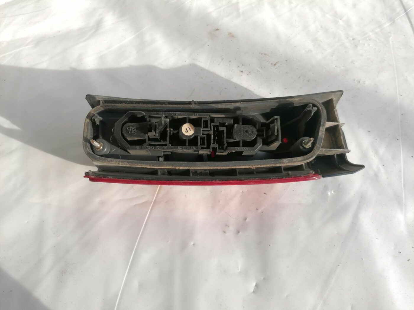 Aizmugurējais labais lukturis priekš VOLVO V70 2000 4 Aizmugurējais labais lukturis priekš VOLVO V70 2000