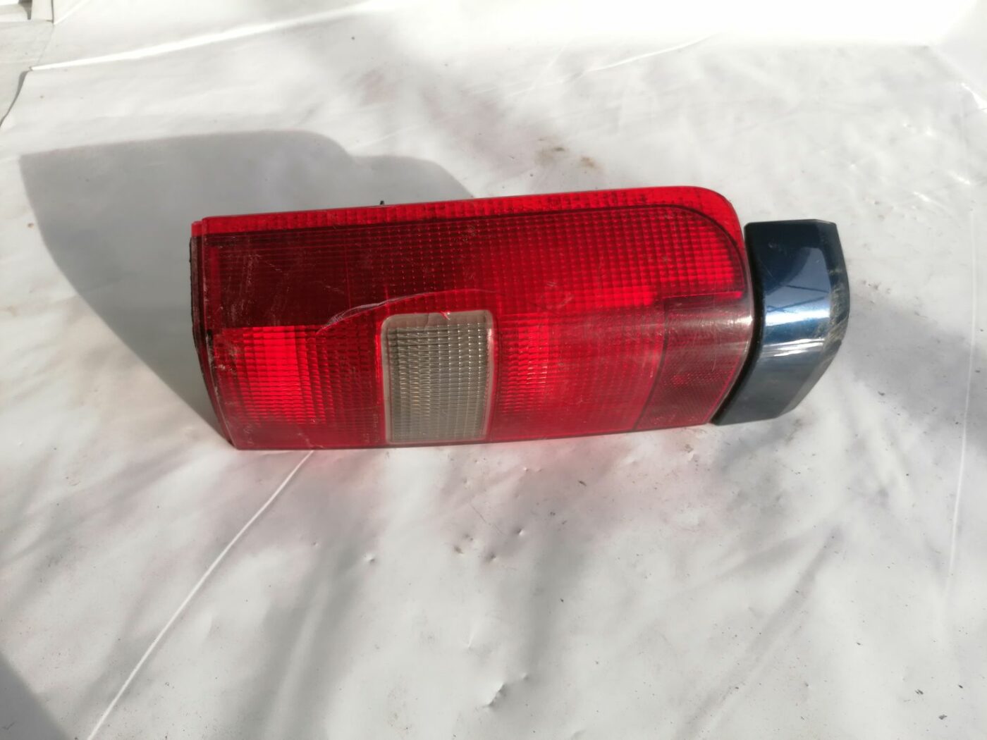 Aizmugurējais labais lukturis priekš VOLVO V70 2000 3 Aizmugurējais labais lukturis priekš VOLVO V70 2000