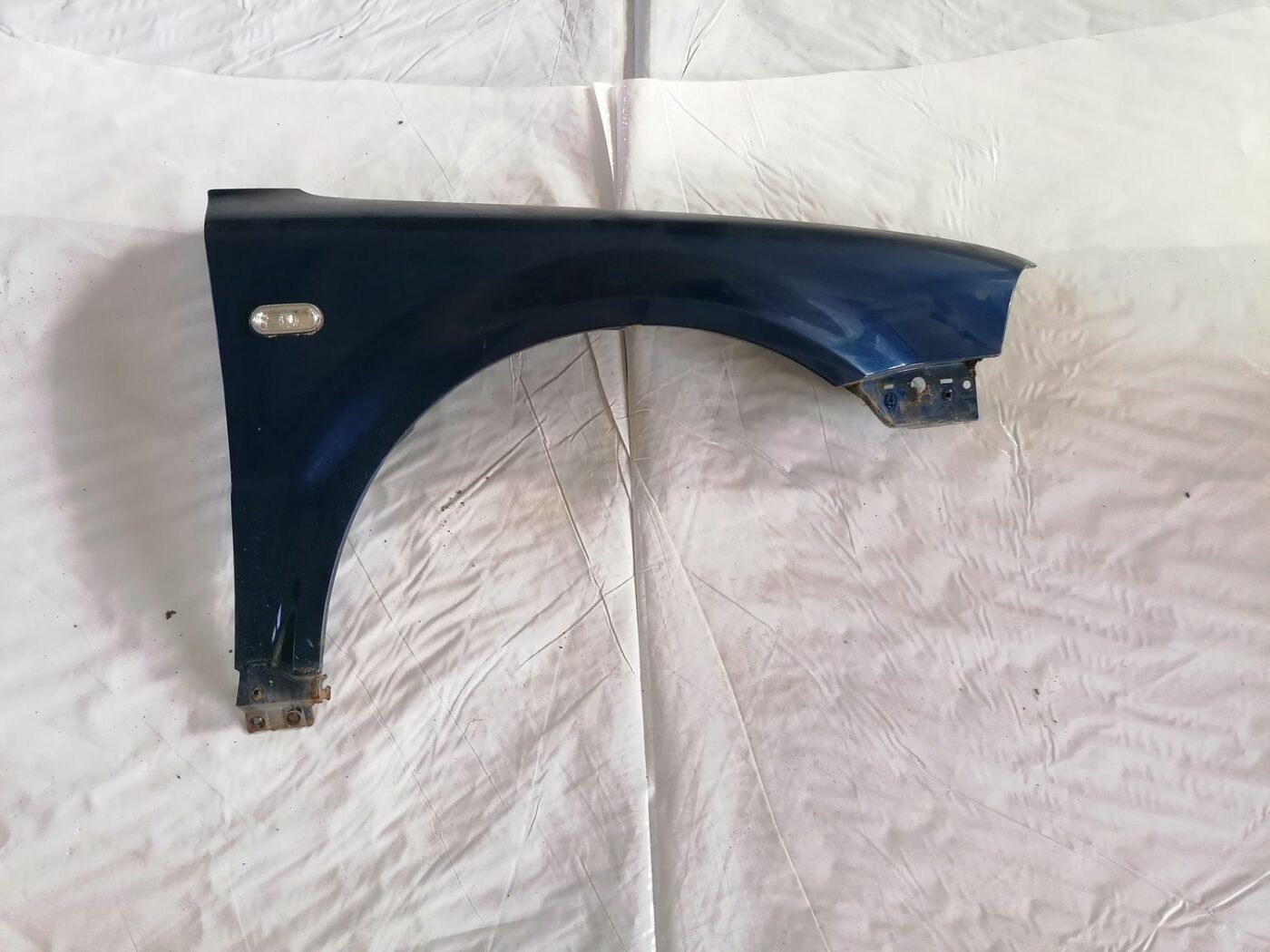 Priekšējais labais spārns priekš VW PASSAT 2003 UNIVERSAL BLUE 1 Priekšējais labais spārns priekš VW PASSAT 2003 UNIVERSAL BLUE