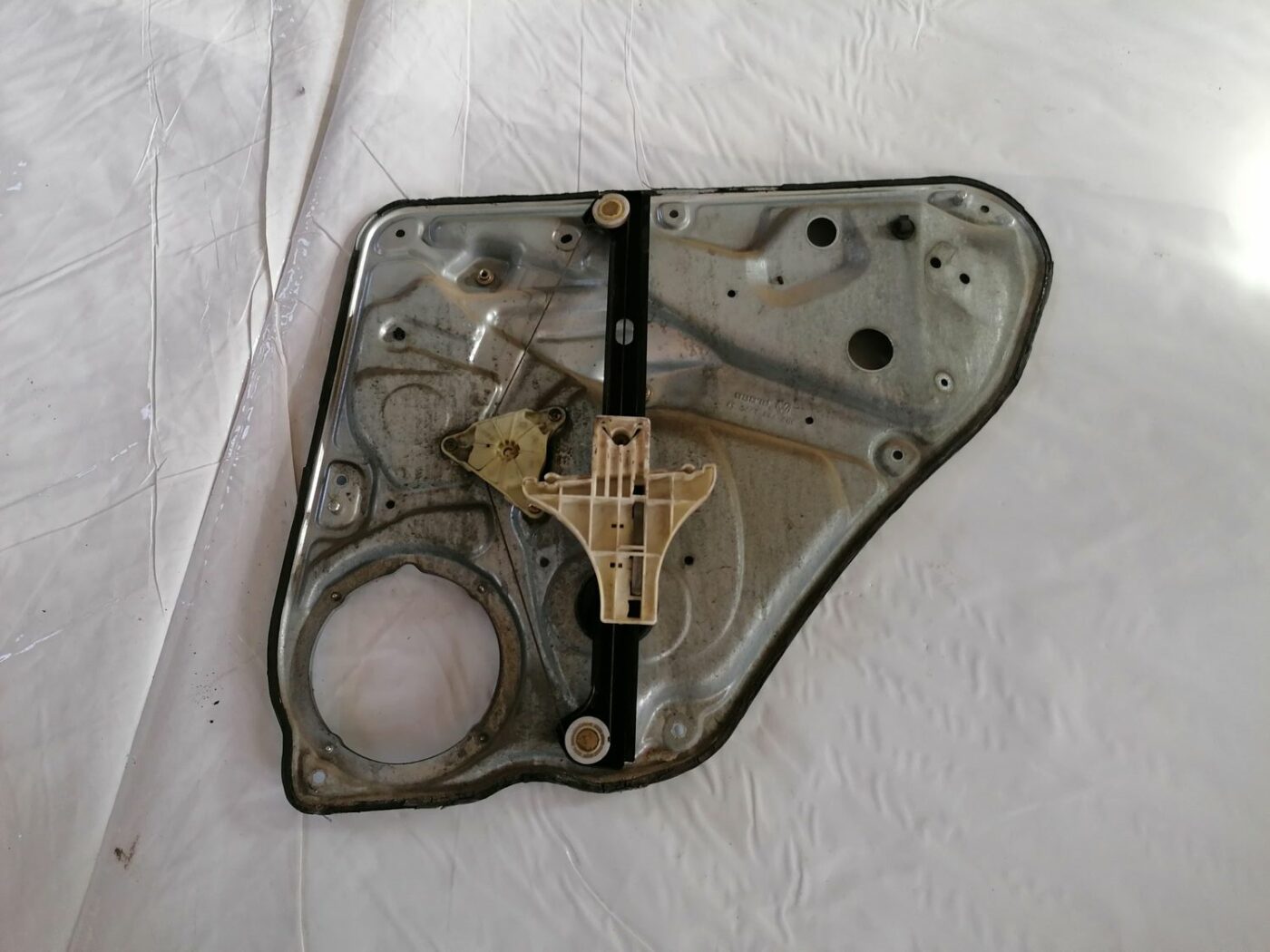 Stikla pacelšanas mehānisma panele priekš VW PASSAT 2003 UNIVERSAL BLUE 3 Stikla pacelšanas mehānisma panele priekš VW PASSAT 2003 UNIVERSAL BLUE