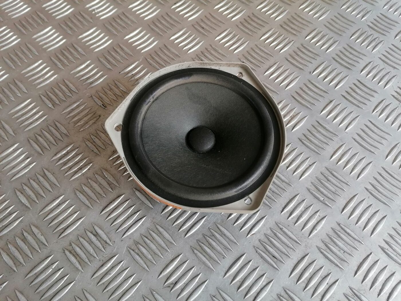 Durvju skaļrunis, apakšā priekš HONDA CIVIC 2004 2 Durvju skaļrunis, apakšā priekš HONDA CIVIC 2004