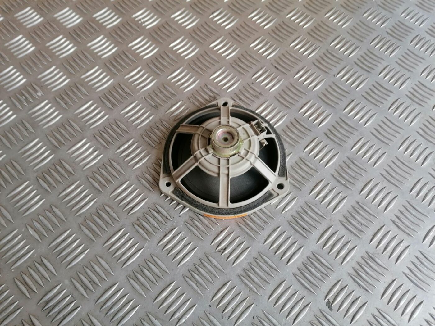 Durvju skaļrunis, apakšā priekš HONDA CIVIC 2004 4 Durvju skaļrunis, apakšā priekš HONDA CIVIC 2004