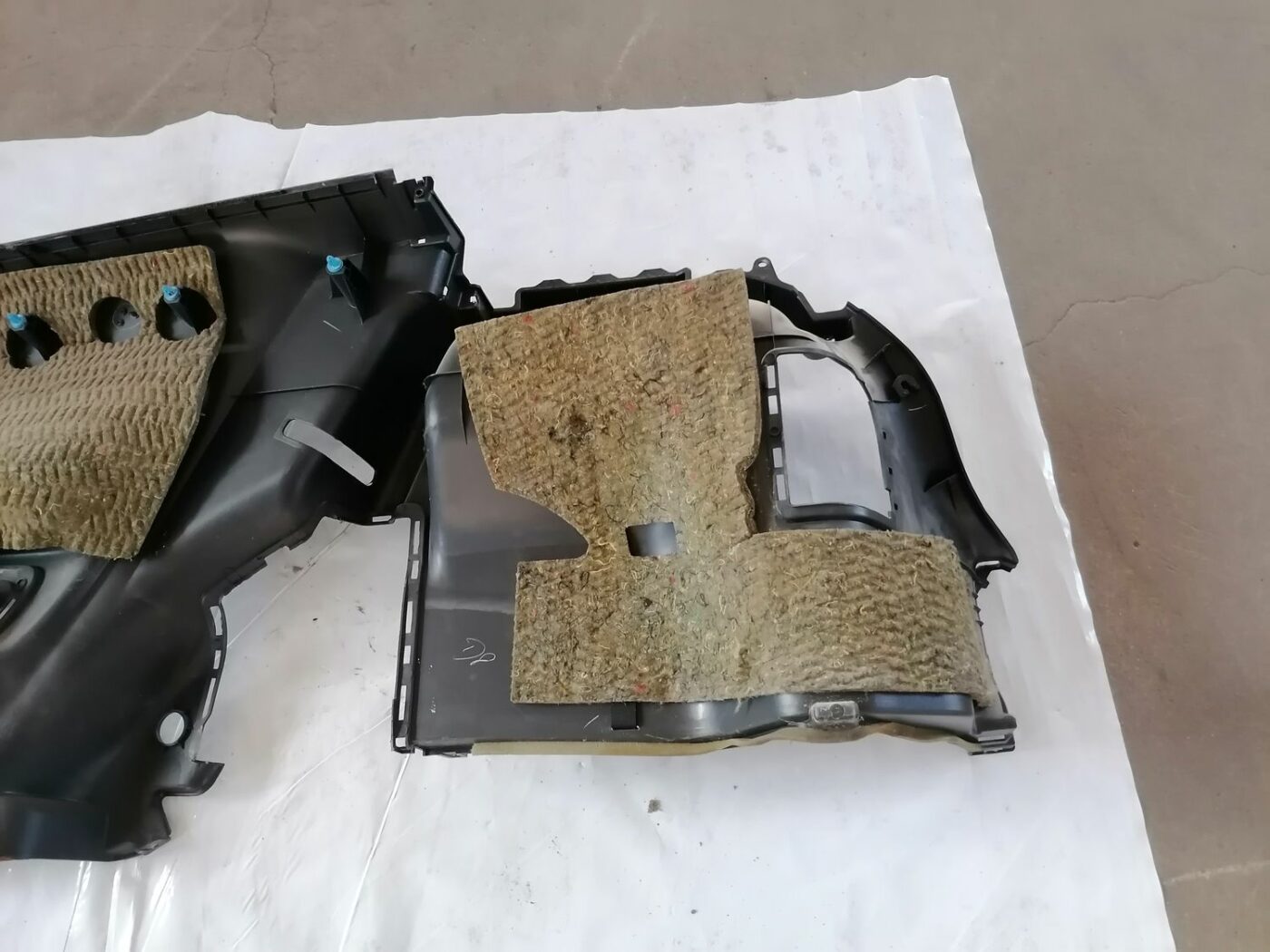 Bagāžnieka nodalījuma sānu apdare priekš HONDA CIVIC 2004 4 Bagāžnieka nodalījuma sānu apdare priekš HONDA CIVIC 2004