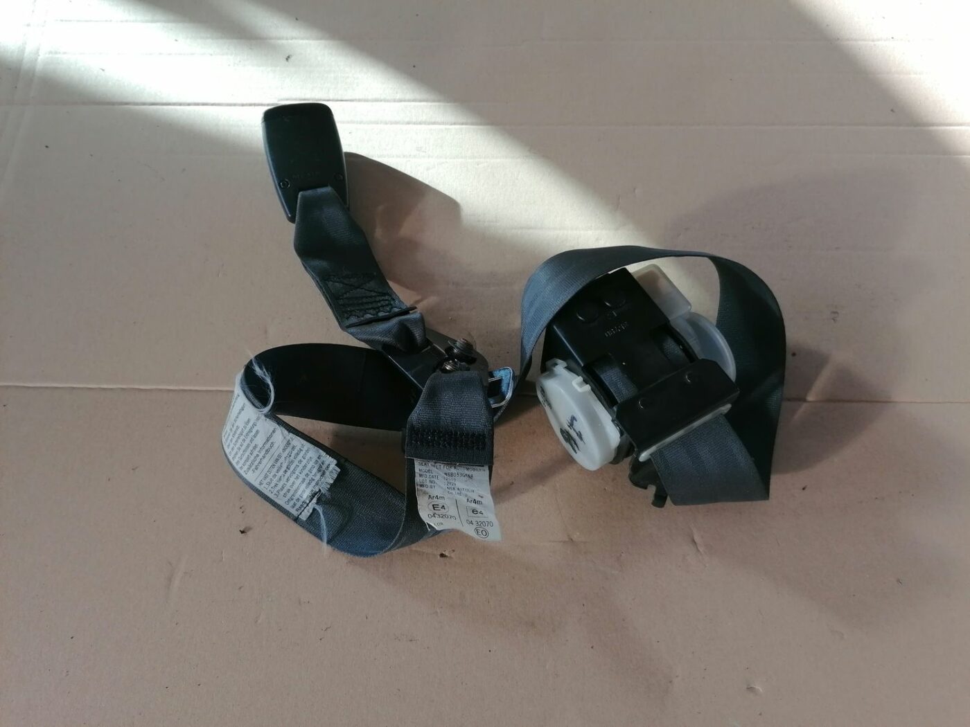 Aizmugurējā vidēja drošības josta priekš HONDA ACCORD 2003 SILVER 1 Aizmugurējā vidēja drošības josta priekš HONDA ACCORD 2003 SILVER