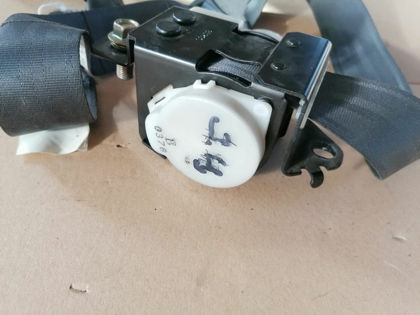 Aizmugurējā vidēja drošības josta priekš HONDA ACCORD 2003 SILVER 4 Aizmugurējā vidēja drošības josta priekš HONDA ACCORD 2003 SILVER