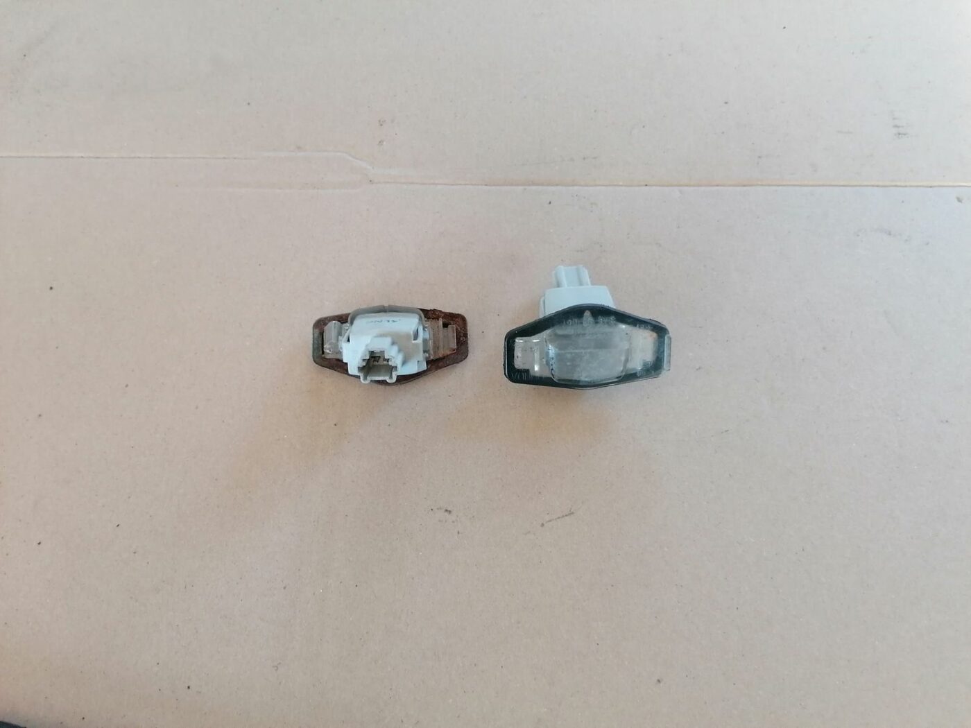 Numura zīmes apgaismojums priekš HONDA ACCORD 2003 SILVER 4 Numura zīmes apgaismojums priekš HONDA ACCORD 2003 SILVER