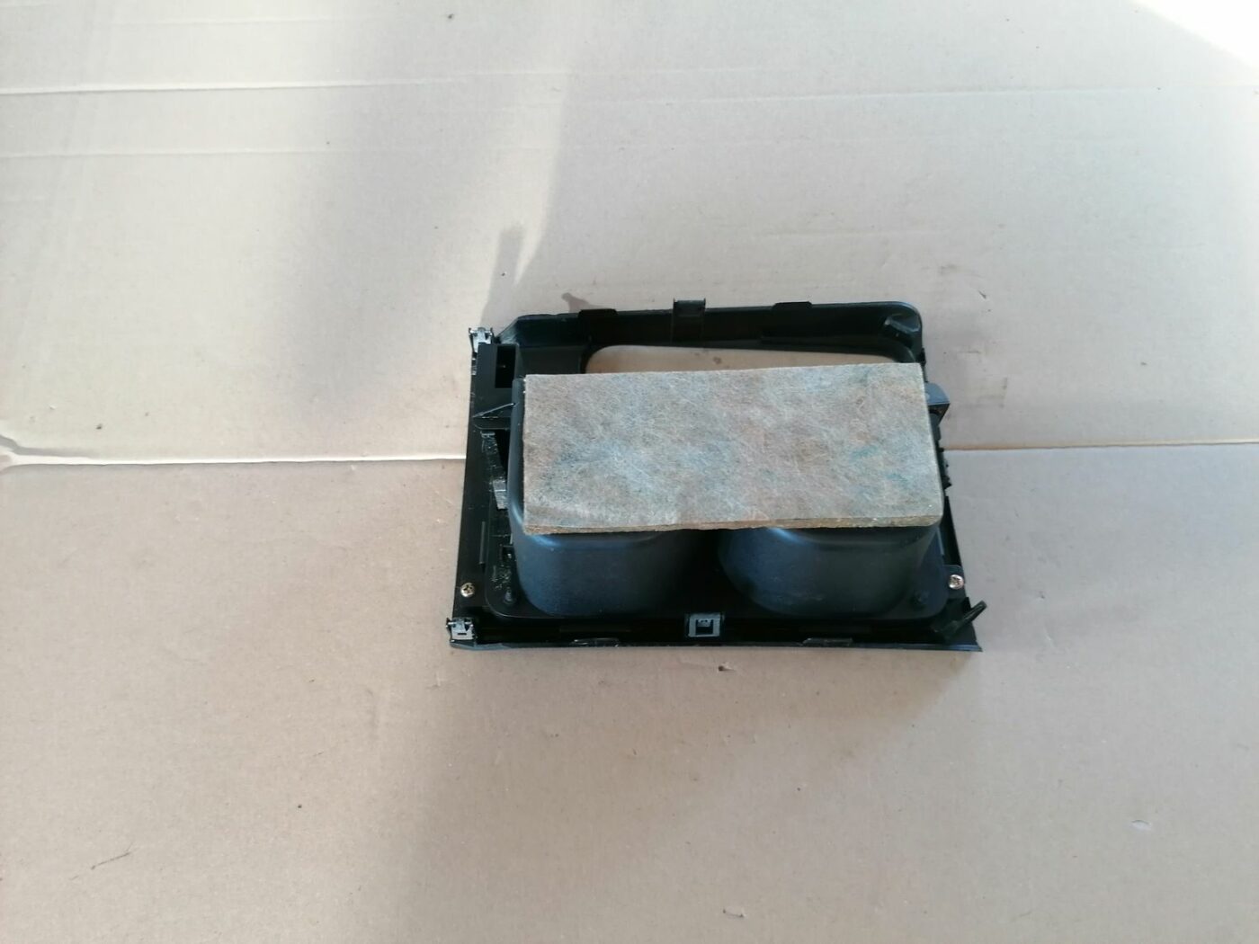 Krūzes turētājs priekš HONDA ACCORD 2003 SILVER 4 Krūzes turētājs priekš HONDA ACCORD 2003 SILVER