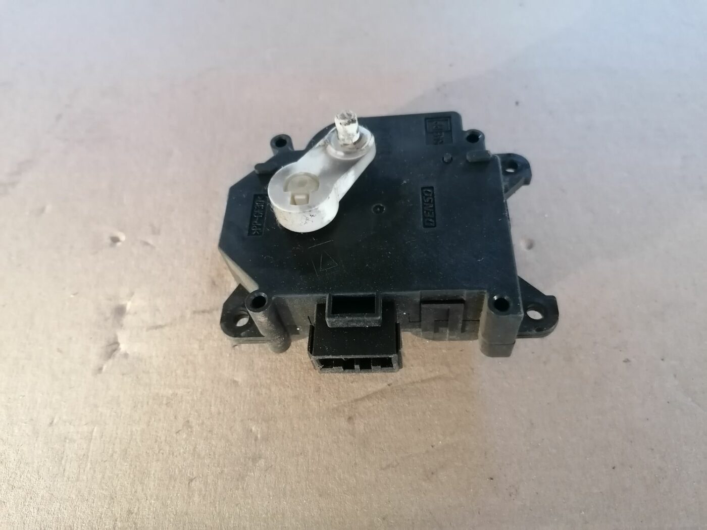 Apsildes sistēmas aktuators priekš HONDA ACCORD 2003 SILVER