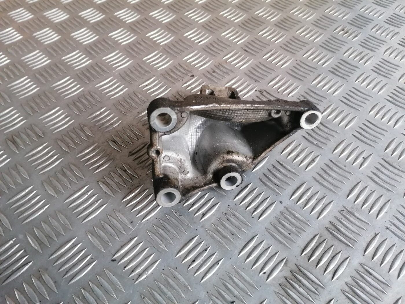 Dzinēja kronšteins priekš HONDA ACCORD 2003 SILVER 3 Dzinēja kronšteins priekš HONDA ACCORD 2003 SILVER