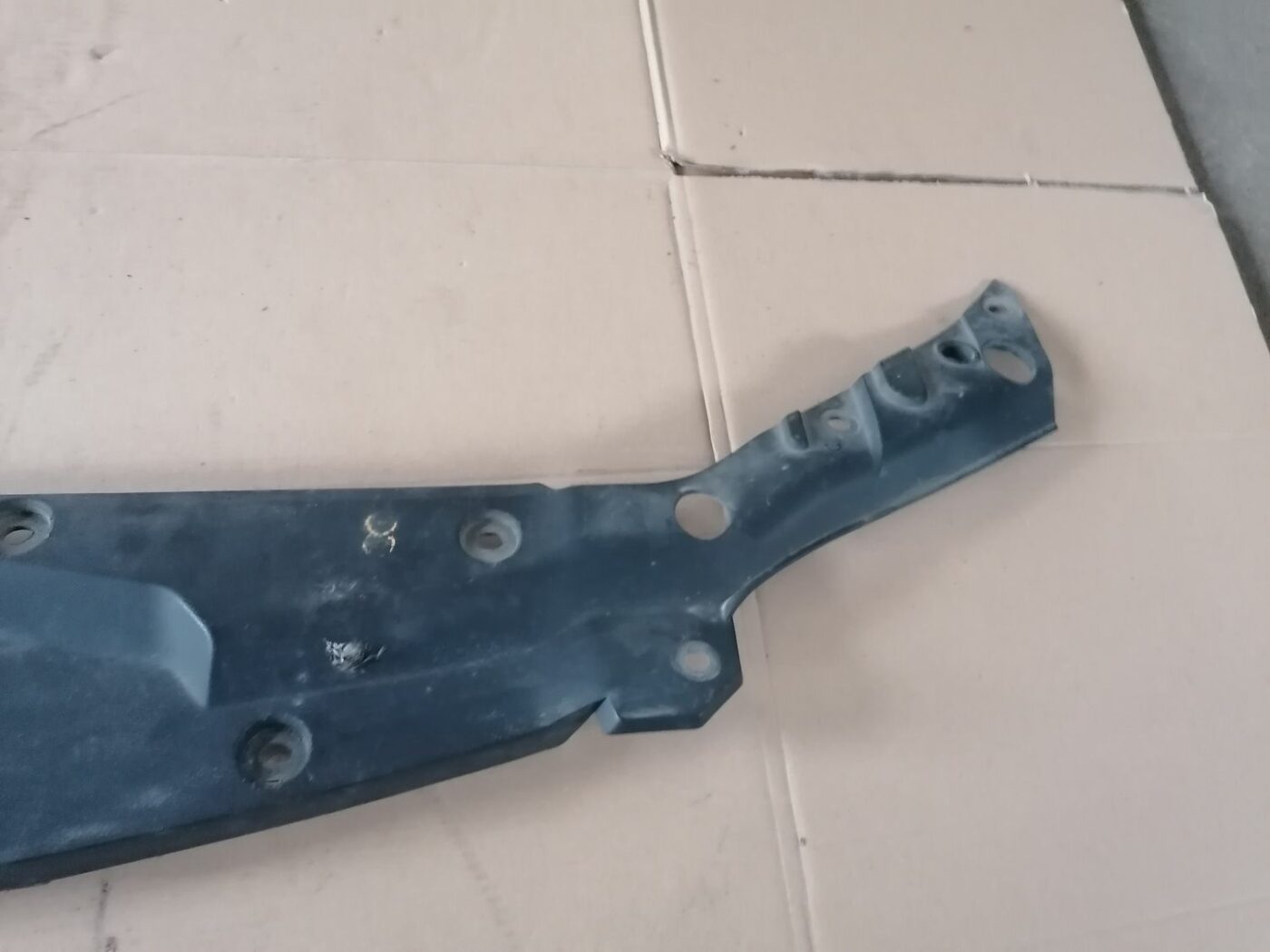 Priekšējā radiatora rāmja augšēja daļa priekš HONDA ACCORD 2003 SILVER 6 Priekšējā radiatora rāmja augšēja daļa priekš HONDA ACCORD 2003 SILVER