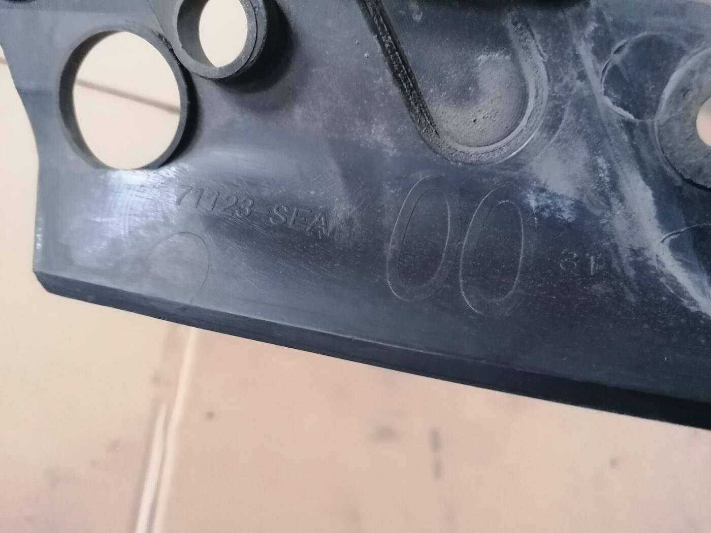 Priekšējā radiatora rāmja augšēja daļa priekš HONDA ACCORD 2003 SILVER 4 Priekšējā radiatora rāmja augšēja daļa priekš HONDA ACCORD 2003 SILVER