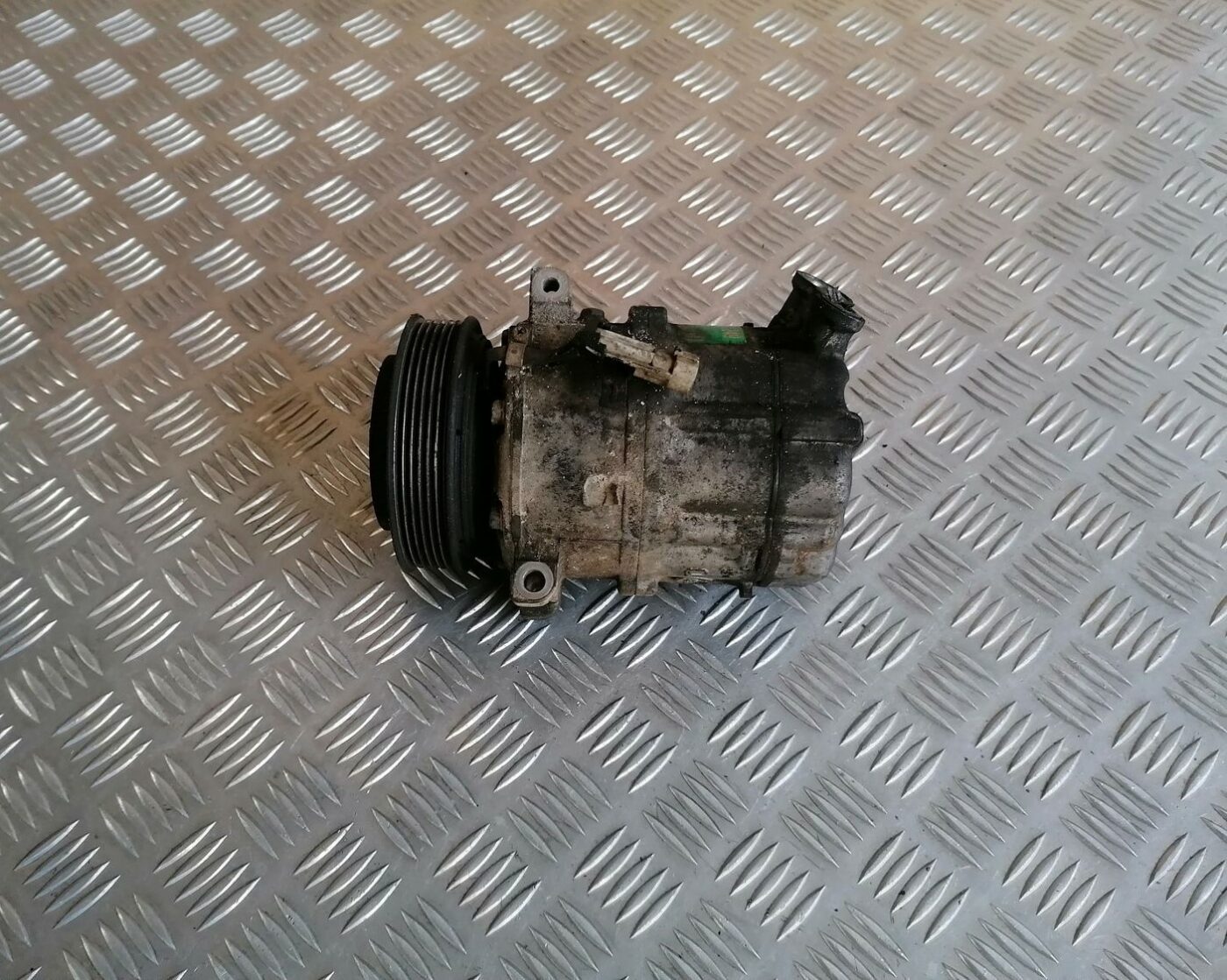 Gaisa kondicioniera kompresors priekš OPEL VECTRA C 2002 1 Gaisa kondicioniera kompresors priekš OPEL VECTRA C 2002