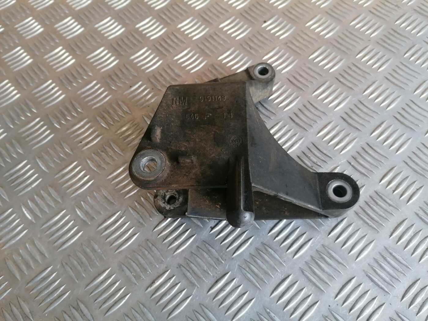 Dzinēja kronšteins priekš OPEL VECTRA C 2002 2 Dzinēja kronšteins priekš OPEL VECTRA C 2002