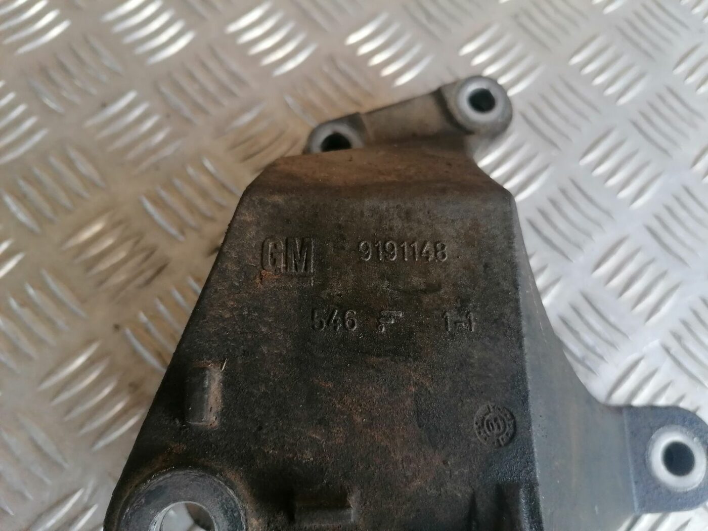 Dzinēja kronšteins priekš OPEL VECTRA C 2002 4 Dzinēja kronšteins priekš OPEL VECTRA C 2002