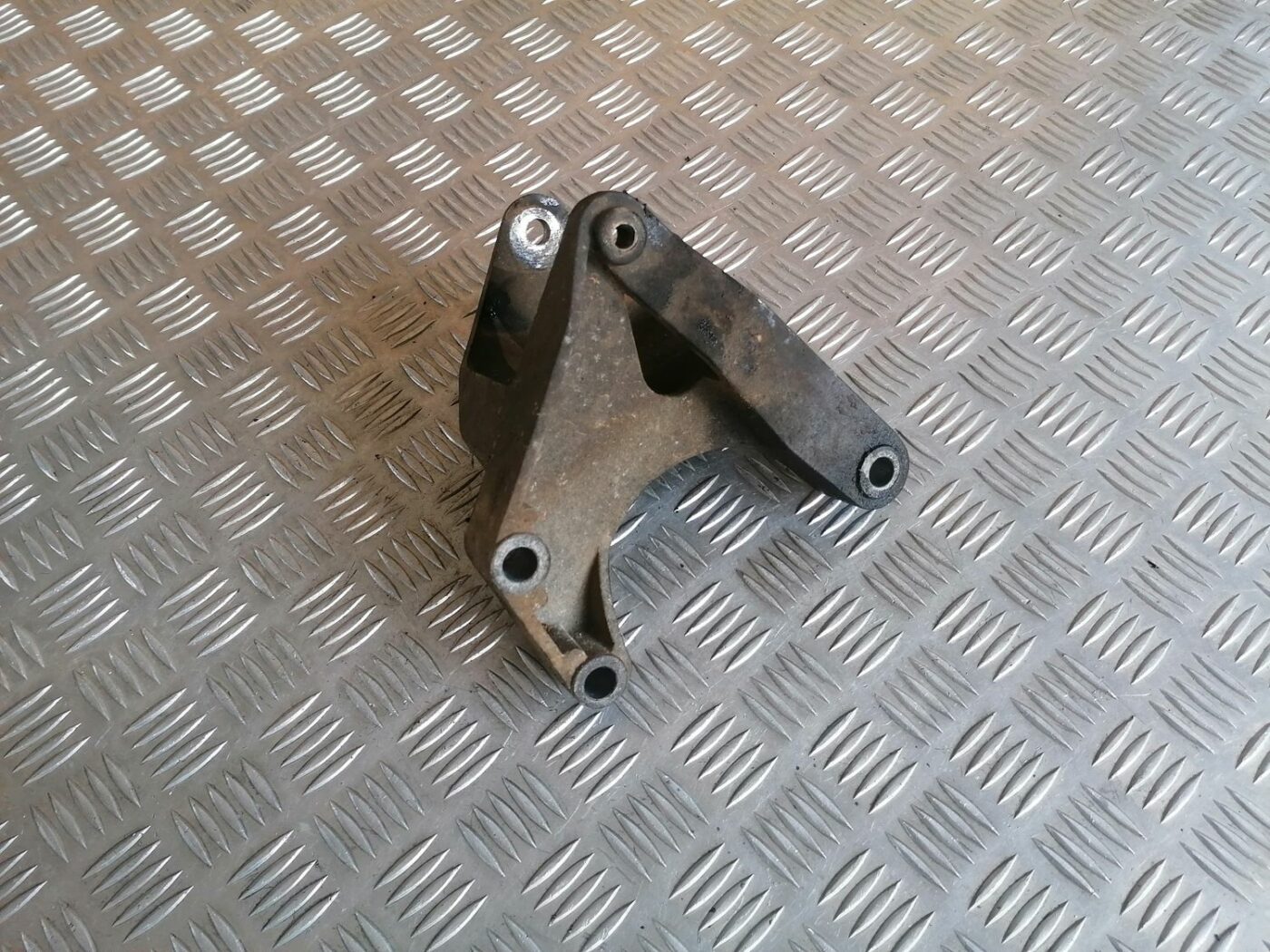 Dzinēja kronšteins priekš OPEL VECTRA C 2002 3 Dzinēja kronšteins priekš OPEL VECTRA C 2002