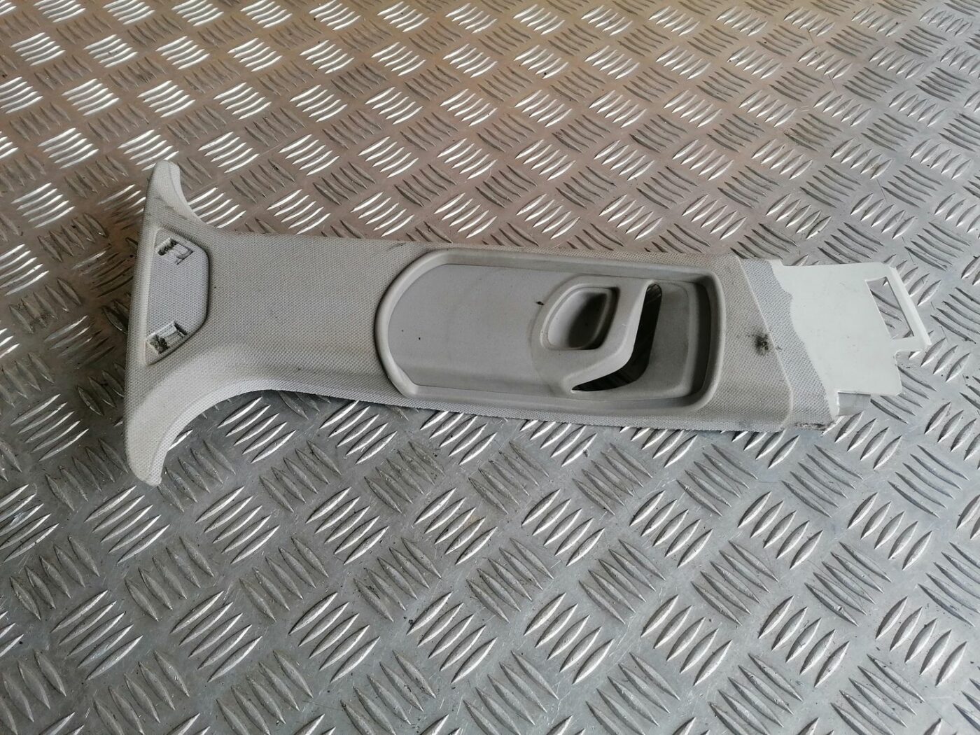 Vidējas salona statnes apdare priekš OPEL VECTRA C 2002