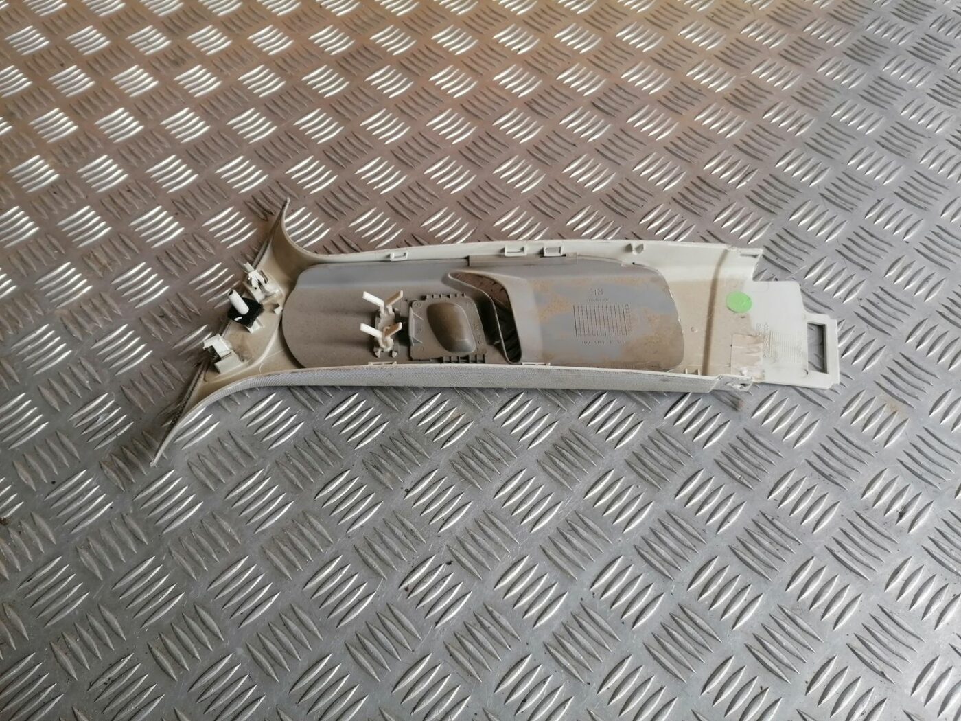 Vidējas salona statnes apdare priekš OPEL VECTRA C 2002