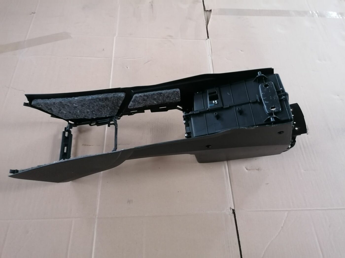 Centrālās konsoles apdares lielākā daļa priekš HONDA ACCORD 2008 3 Centrālās konsoles apdares lielākā daļa priekš HONDA ACCORD 2008