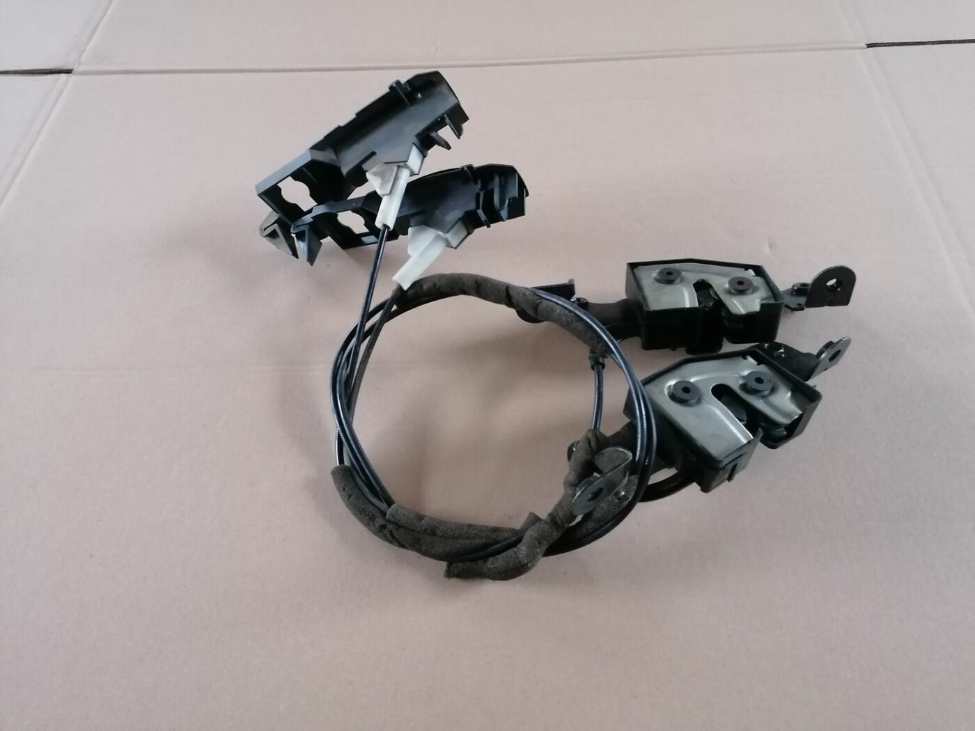 Aizmugurējā sēdekļa slēdzene priekš VOLVO S60 2004