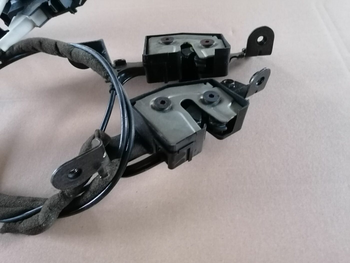 Aizmugurējā sēdekļa slēdzene priekš VOLVO S60 2004