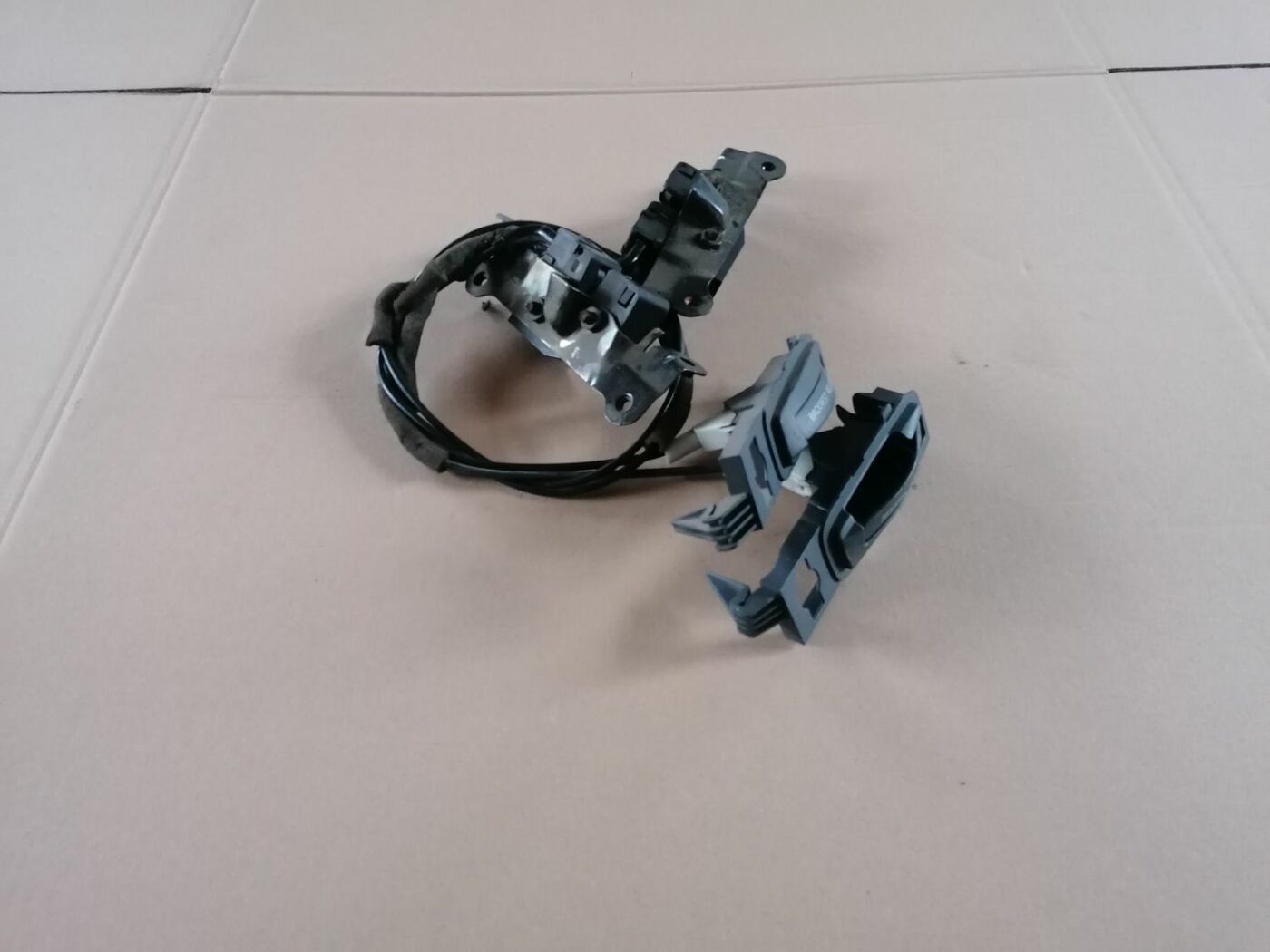 Aizmugurējā sēdekļa slēdzene priekš VOLVO S60 2004