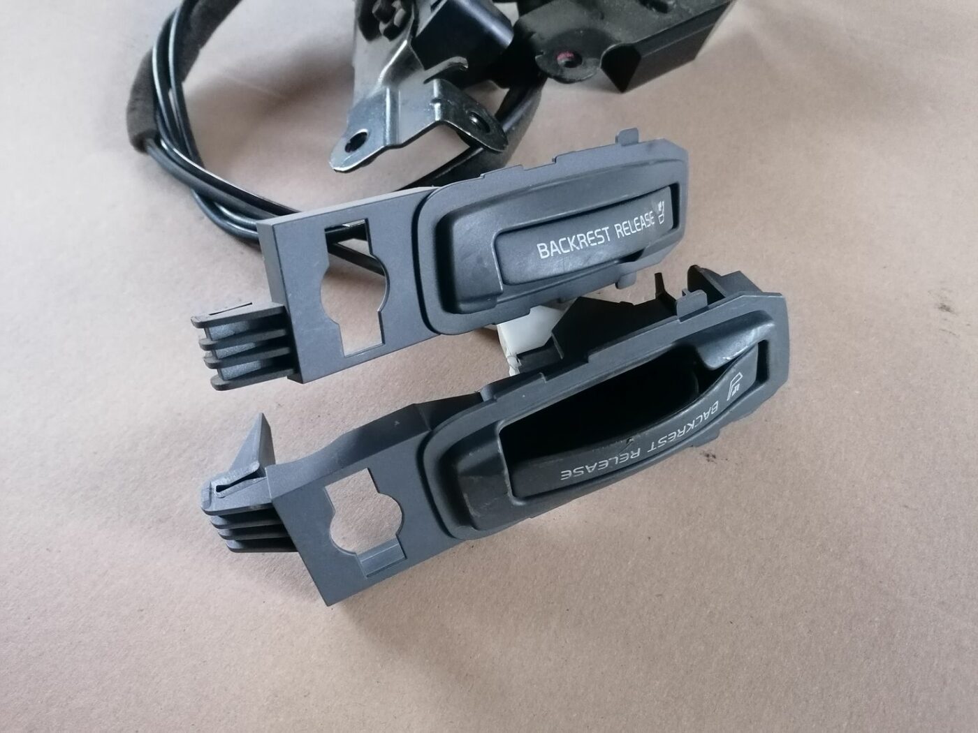 Aizmugurējā sēdekļa slēdzene priekš VOLVO S60 2004