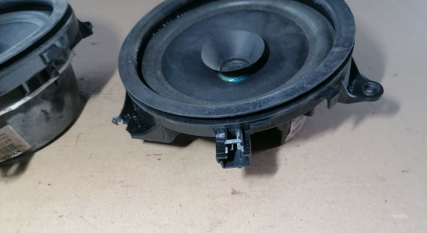 Durvju skaļrunis, apakšā priekš VOLVO S60 2004 6 Durvju skaļrunis, apakšā priekš VOLVO S60 2004