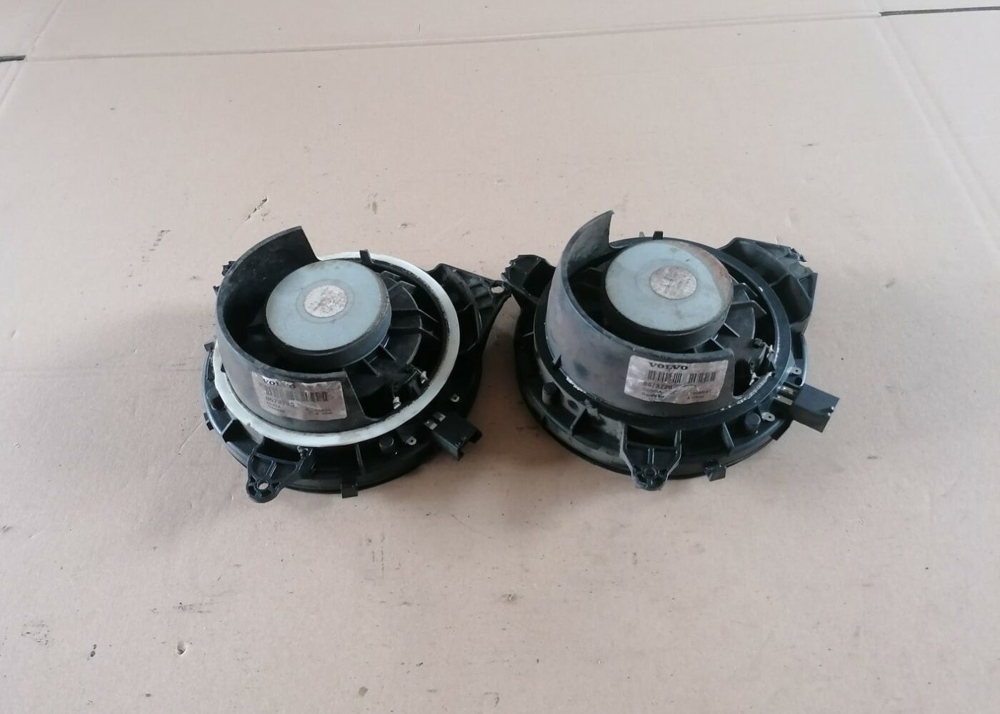 Durvju skaļrunis, apakšā priekš VOLVO S60 2004 5 Durvju skaļrunis, apakšā priekš VOLVO S60 2004