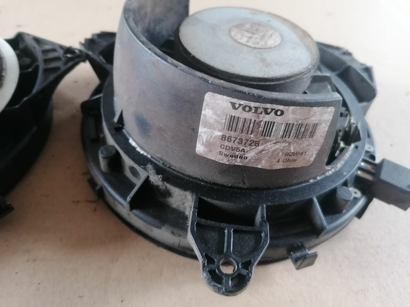 Durvju skaļrunis, apakšā priekš VOLVO S60 2004 4 Durvju skaļrunis, apakšā priekš VOLVO S60 2004