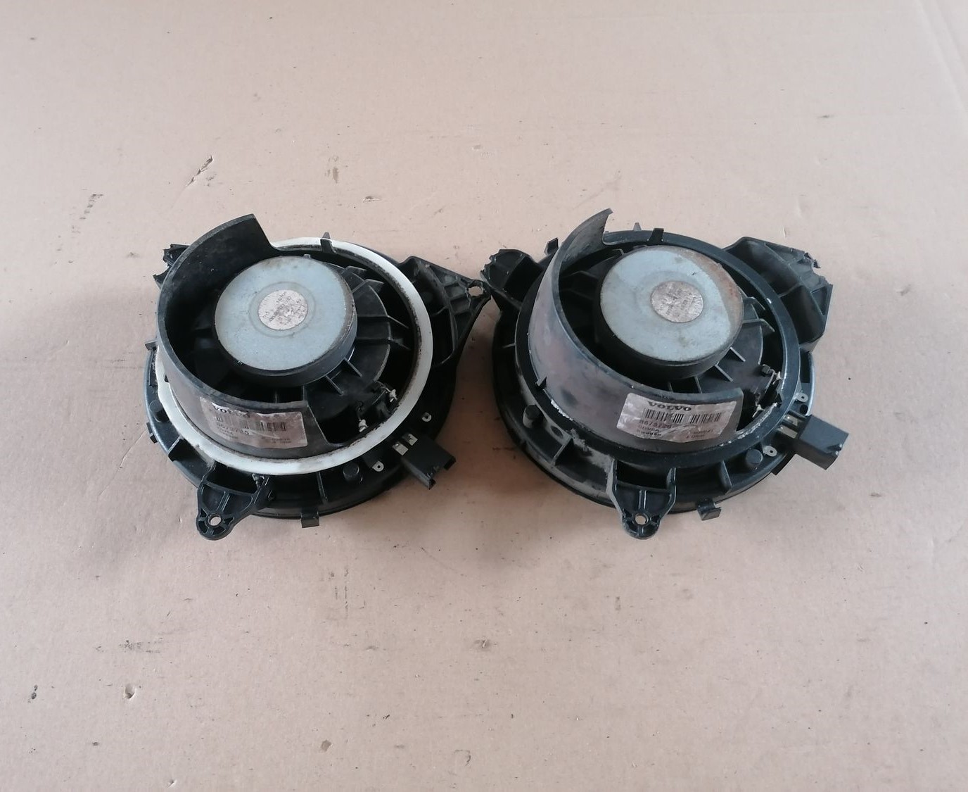 Durvju skaļrunis, apakšā priekš VOLVO S60 2004 3 Durvju skaļrunis, apakšā priekš VOLVO S60 2004