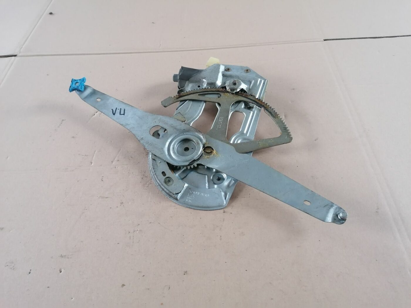 Stikla pacelšanas mehānisms priekšējais kreisais priekš VOLVO S60 2004 1 Stikla pacelšanas mehānisms priekšējais kreisais priekš VOLVO S60 2004