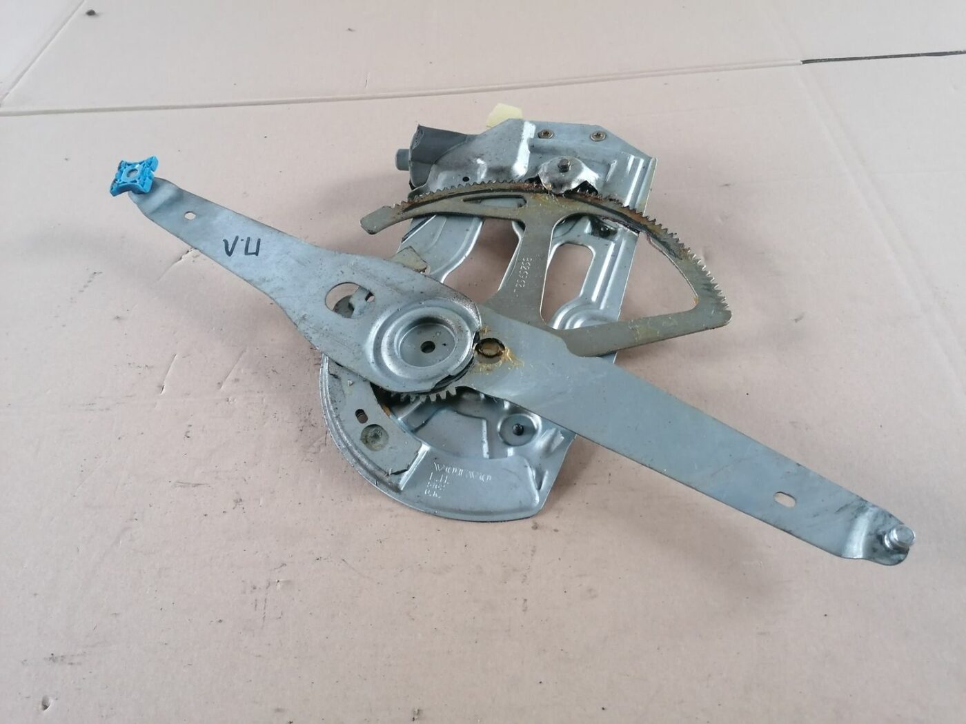 Stikla pacelšanas mehānisms priekšējais kreisais priekš VOLVO S60 2004 2 Stikla pacelšanas mehānisms priekšējais kreisais priekš VOLVO S60 2004