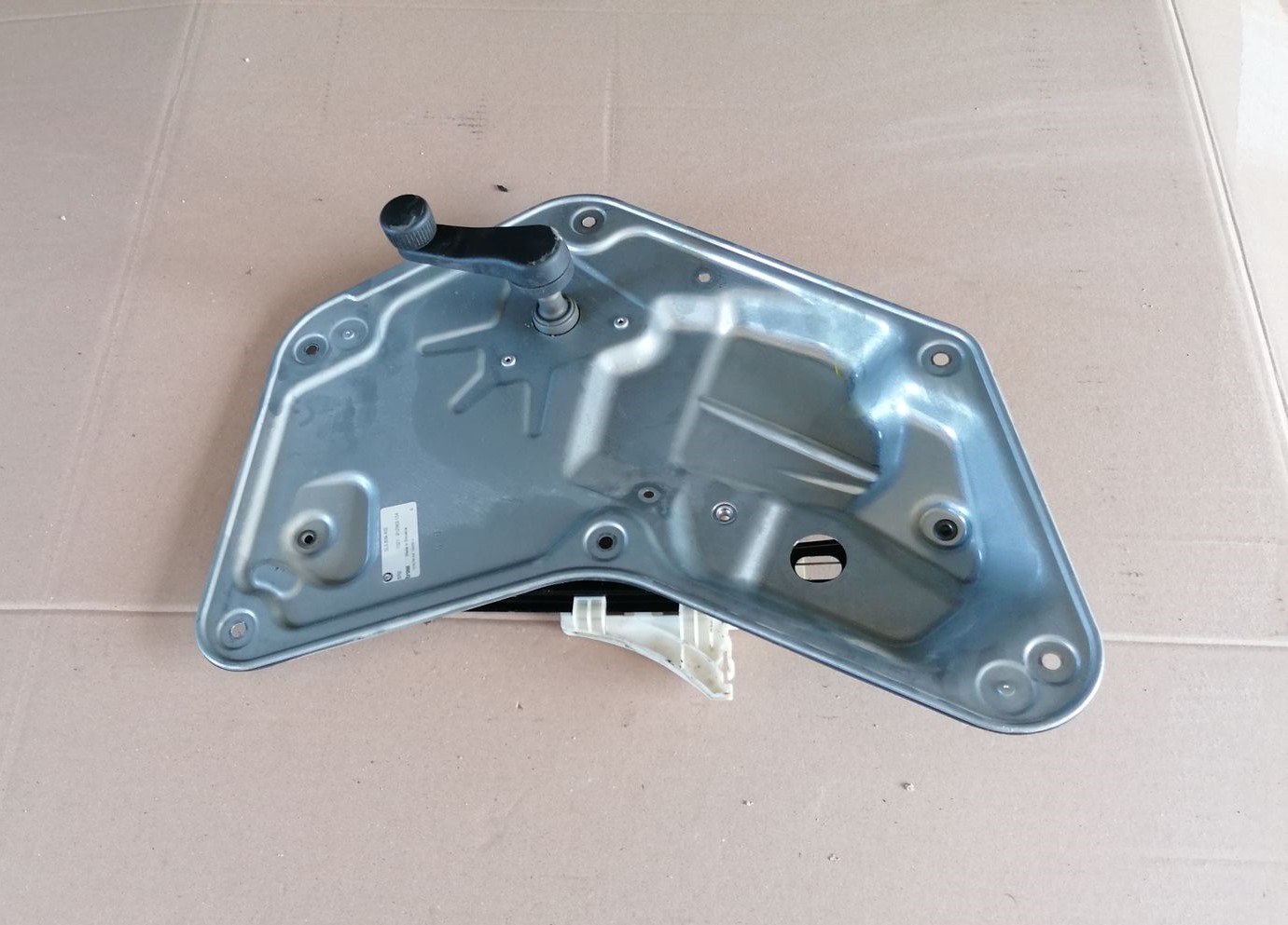 Stikla pacelšanas mehānisma panele priekš SKODA YETI 2012 2 Stikla pacelšanas mehānisma panele priekš SKODA YETI 2012