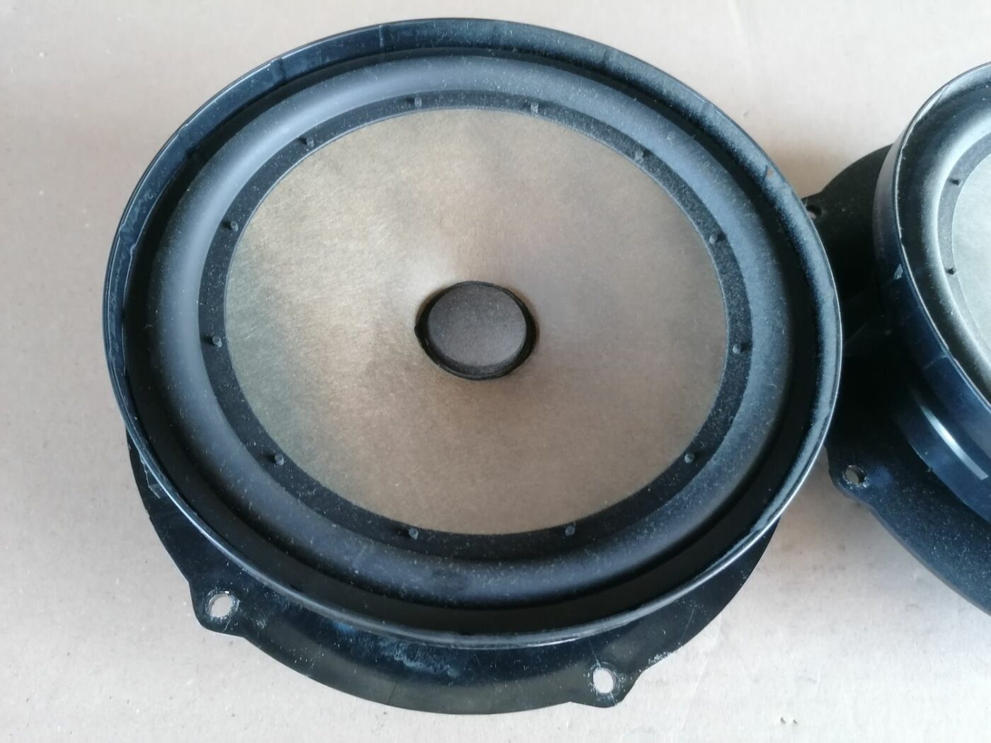 Durvju skaļrunis, apakšā priekš SKODA YETI 2012 6 Durvju skaļrunis, apakšā priekš SKODA YETI 2012