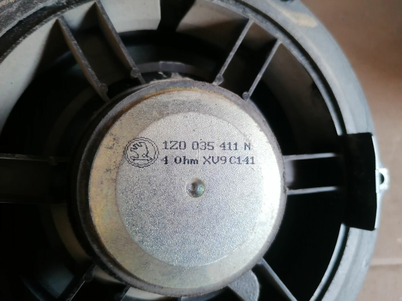 Durvju skaļrunis, apakšā priekš SKODA YETI 2012 5 Durvju skaļrunis, apakšā priekš SKODA YETI 2012