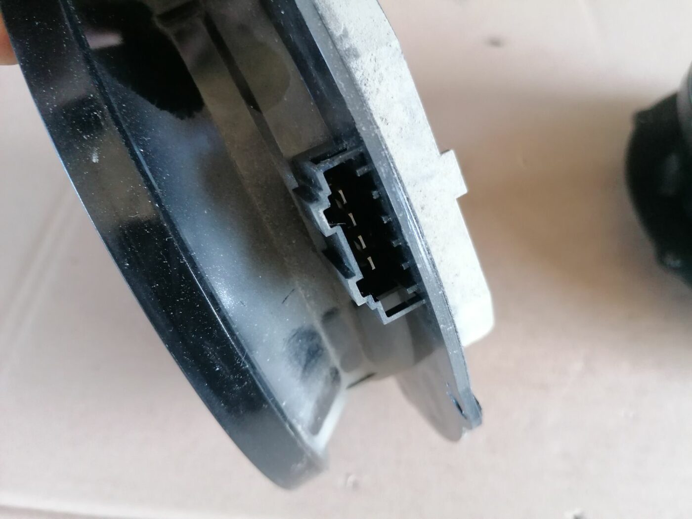 Durvju skaļrunis, apakšā priekš SKODA YETI 2012 4 Durvju skaļrunis, apakšā priekš SKODA YETI 2012